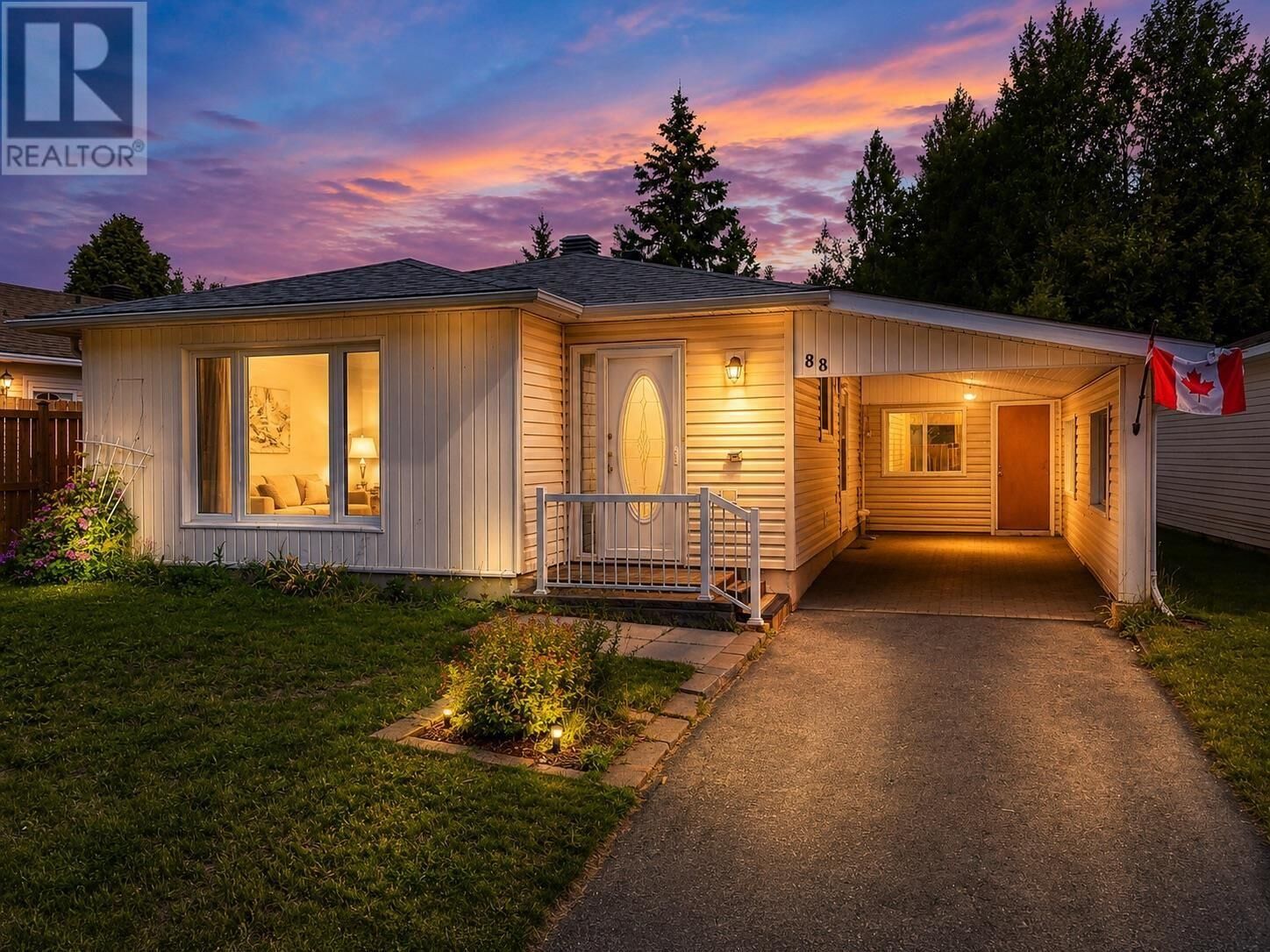 Property Photo: 88 Esten Dr S ON P5A 3L9
