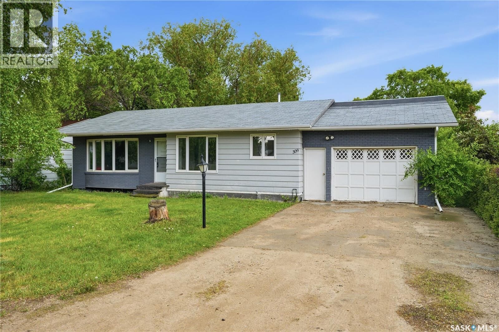Property Photo:  309 Shepard Street  SK S0K 0N0 