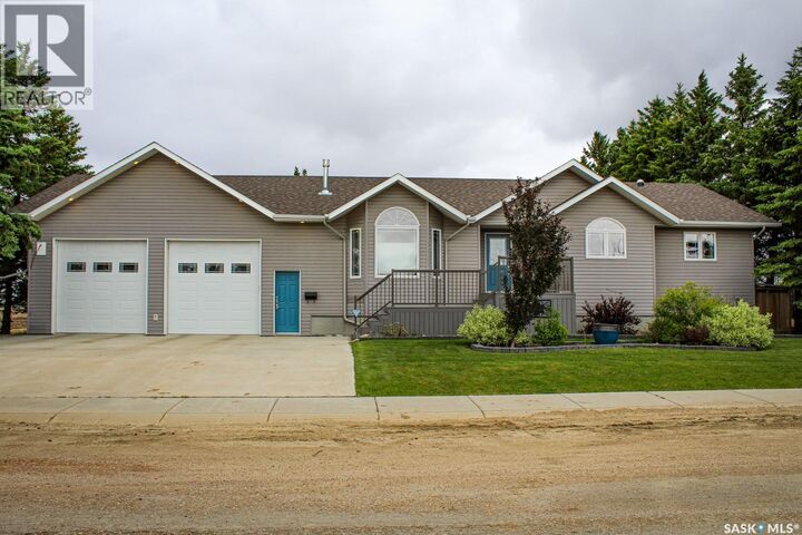 Property Photo: 118 Babington Avenue W SK S0E 1A0