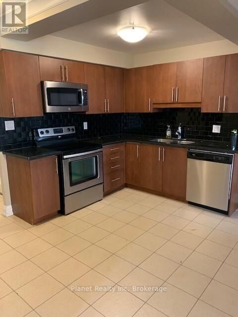 Property Photo:  55 Yarmouth Street 902  ON N1H 7R4 