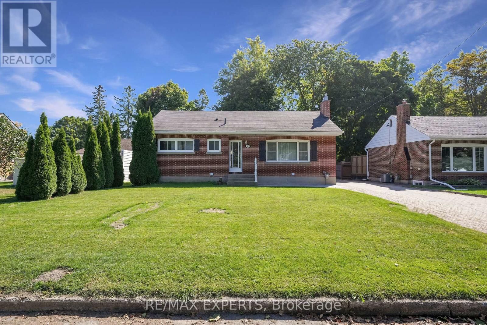 Property Photo: 87 Eugenia Street Lower ON L4M 1P9