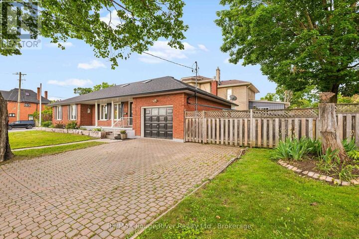 Property Photo: 59 1/2 North Victoria Avenue North ON K9V 4G4