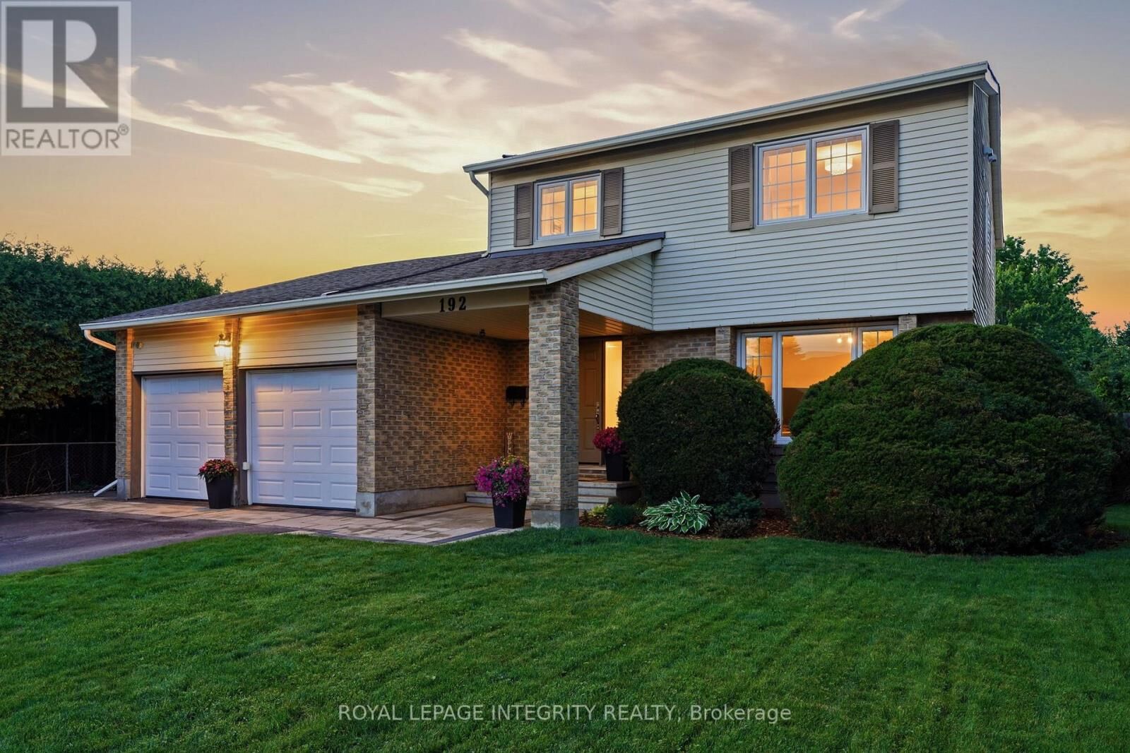 Property Photo:  192 Park Grove Drive  ON K1E 2T1 