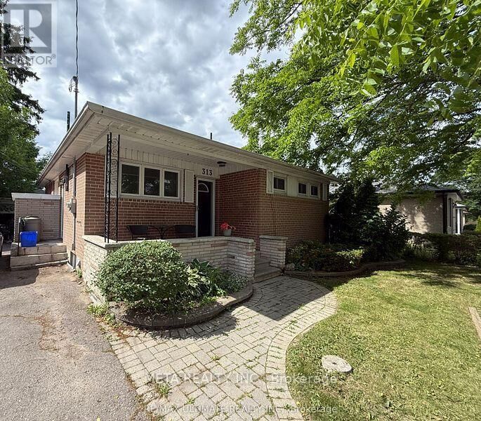 Property Photo: 313 Rossland Road West ON L1N 3H8