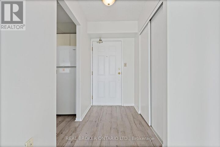 Property Photo:  20 McFarlane Drive 705  ON L7G 5J8 