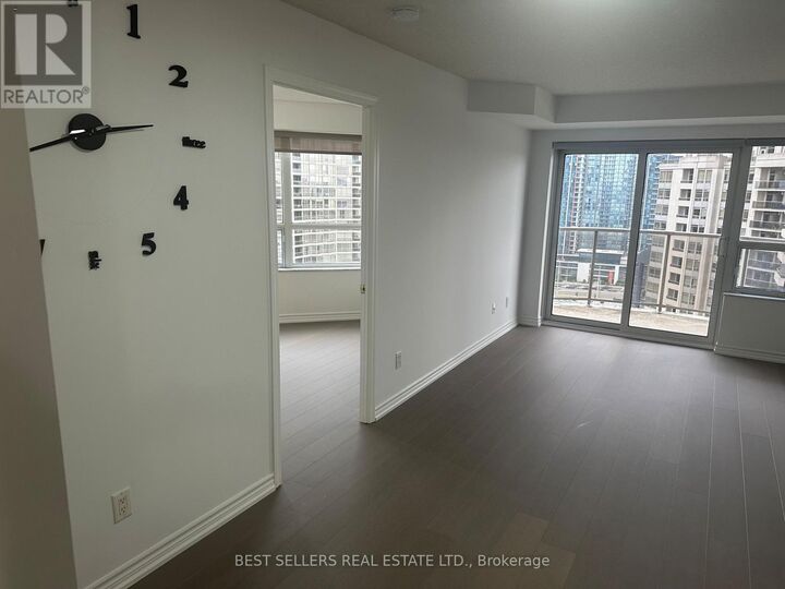 Property Photo: 25 Kingsbridge Garden Circle 2321 ON L5R 4B1