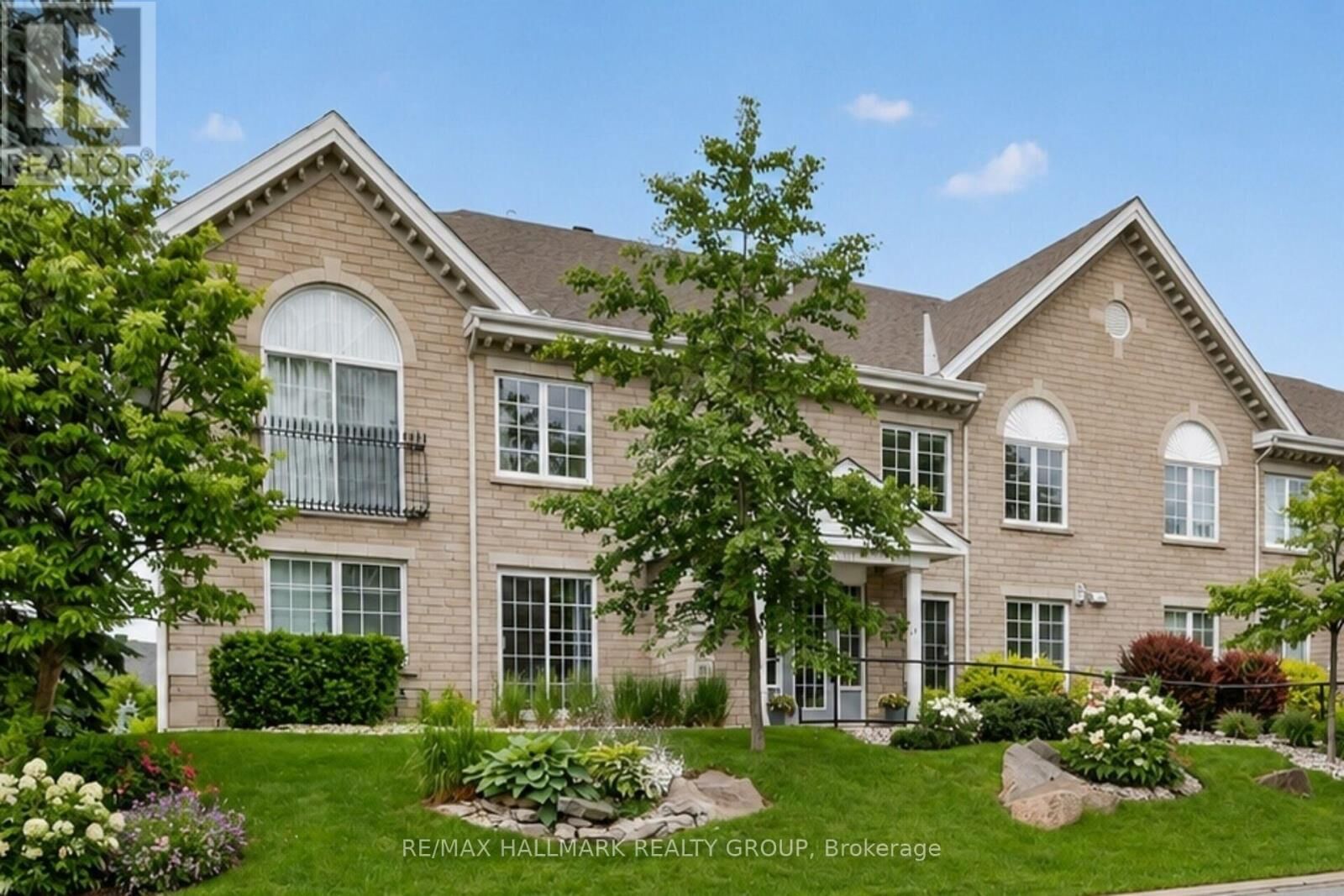 Property Photo: 51 Robson Court 2B ON K2K 2W1