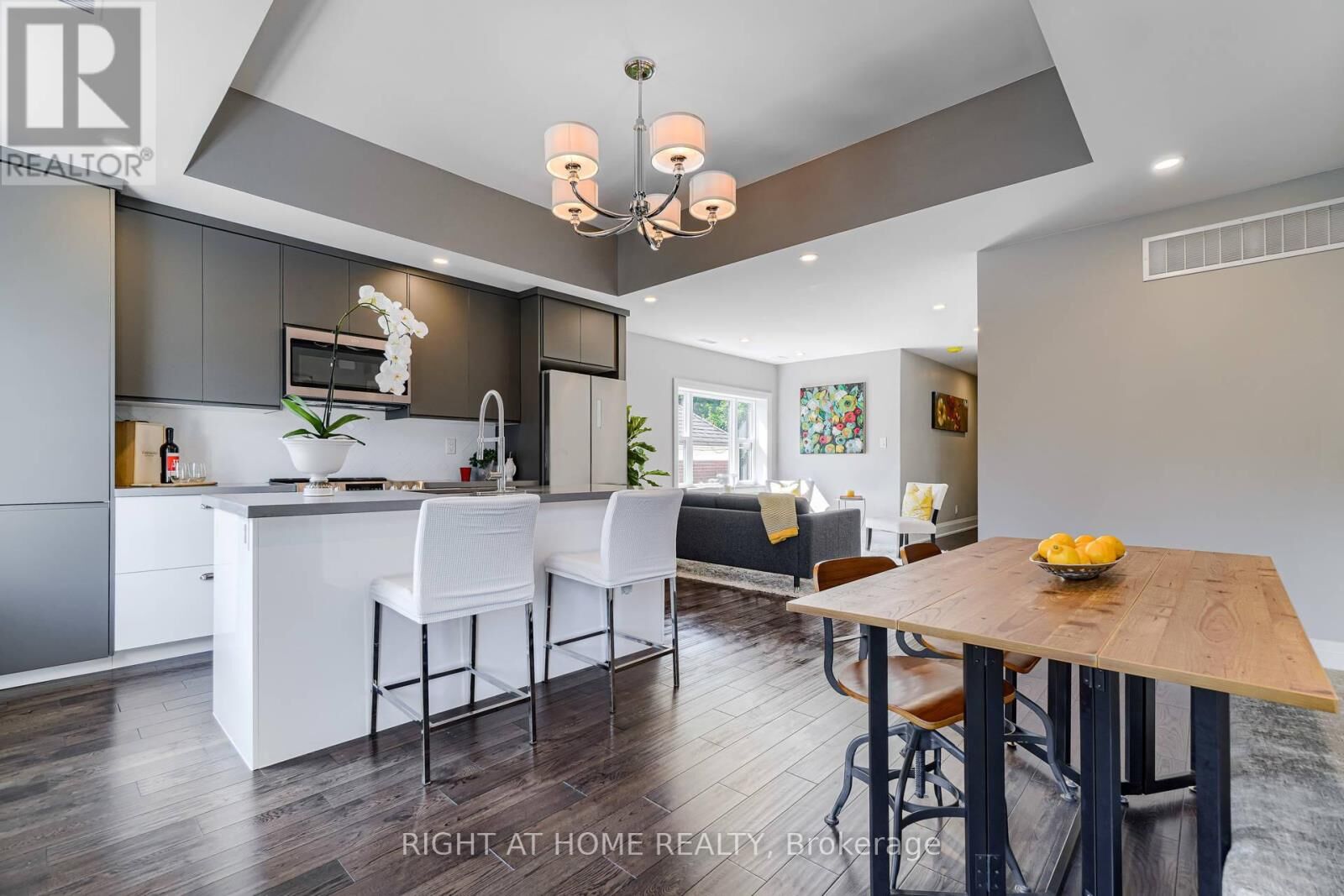 Property Photo:  294 South Kingsway Road 3  ON M6S 3T9 