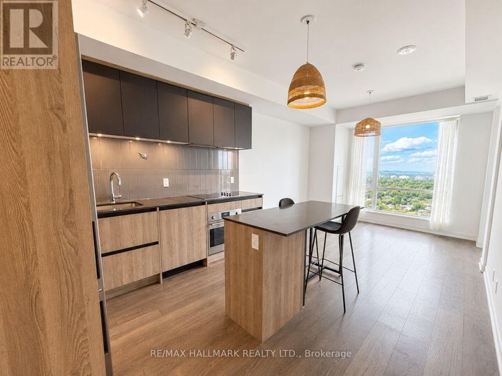 Property Photo:  7950 Bathurst Street 2208  ON L4J 0L4 