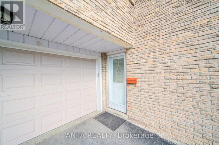 Property Photo: 70 Briarwood Road ON L3R 2X3