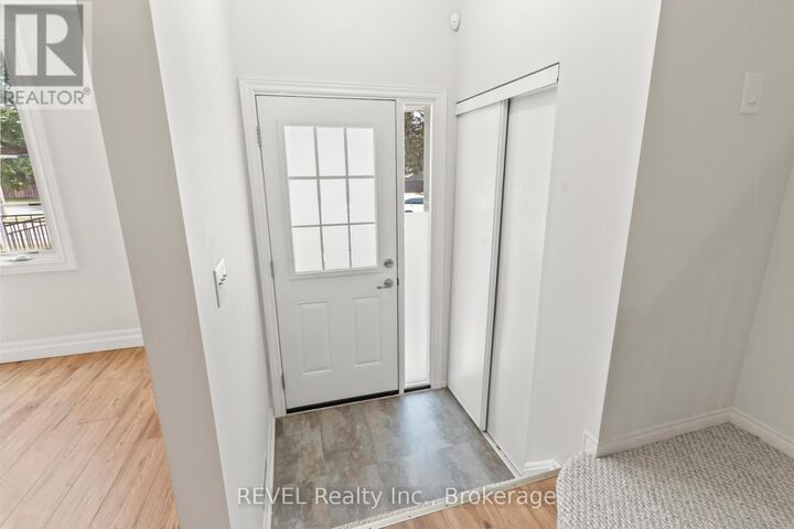 Property Photo:  10 Bassett Boulevard 56  ON L1N 9C4 