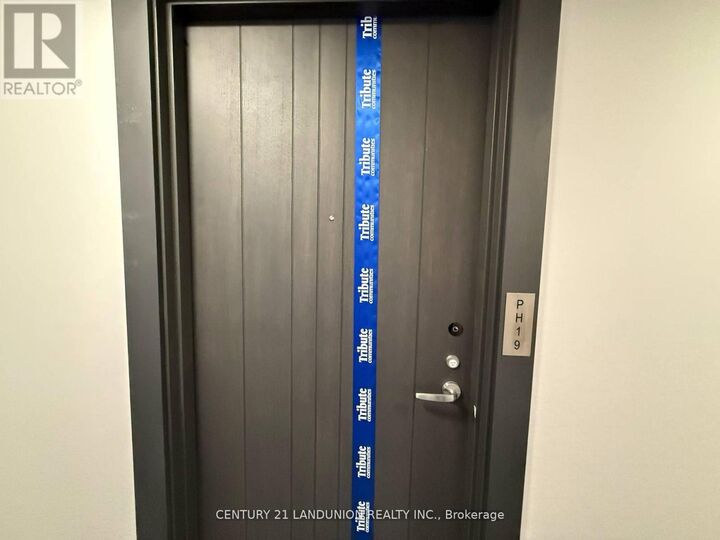 Property Photo:  2545 Simcoe Street North Ph19  ON L1L 0W3 