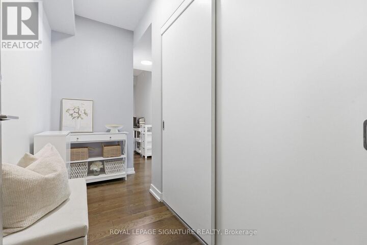 Property Photo:  21 Widmer Street 3801  ON M5V 0B8 