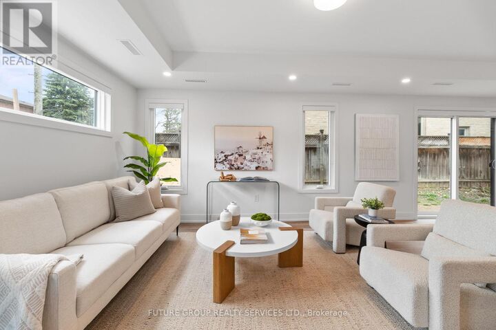 Property Photo:  34 Poplar Avenue Unit 5  ON M9B 3R4 