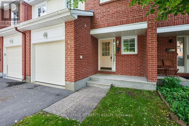 Property Photo:  6176 Oak Meadows Drive Drive  ON K1C 7G8 
