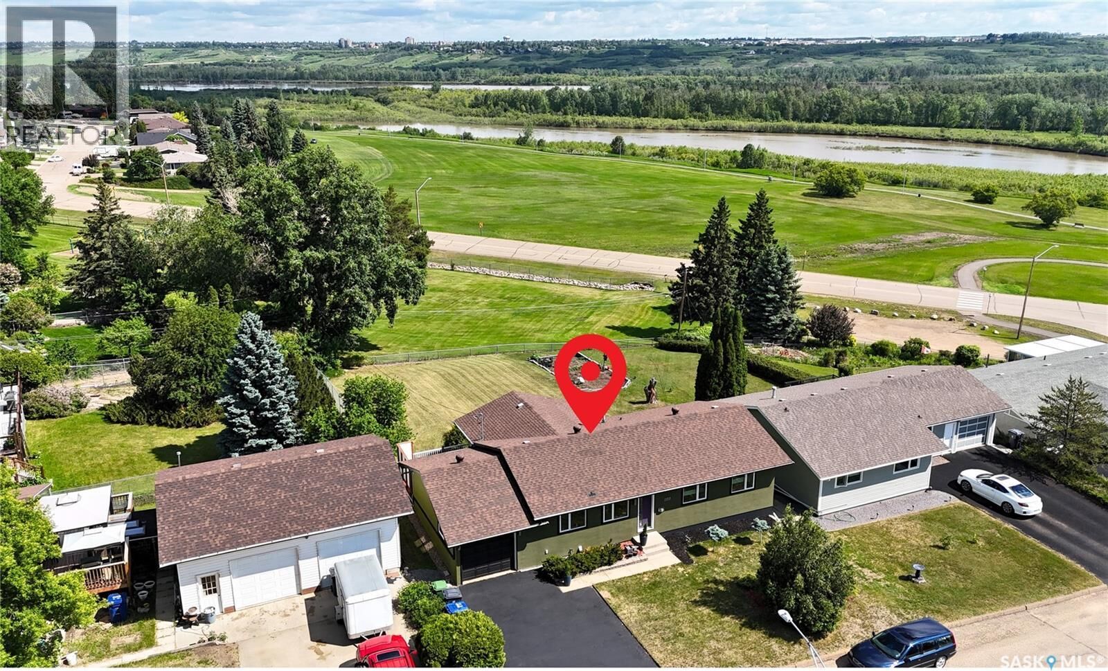 Property Photo: 222 33rd Street SK S0M 0E0