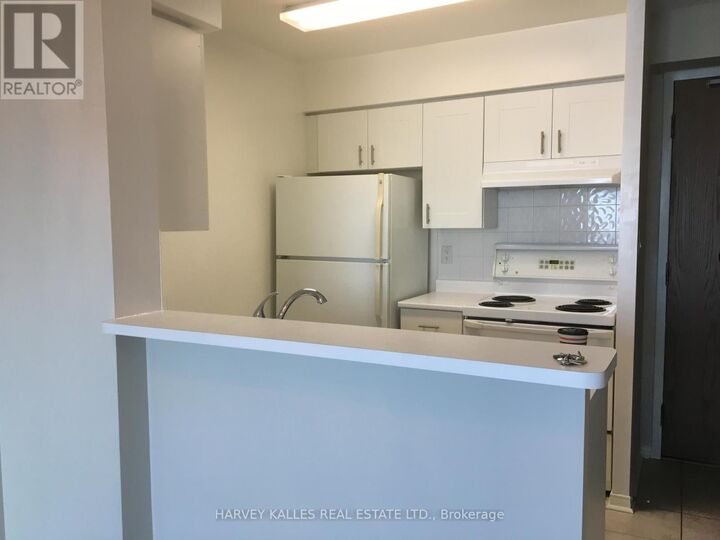 Property Photo:  233 Beecroft Road 1607  ON M2N 6Z9 