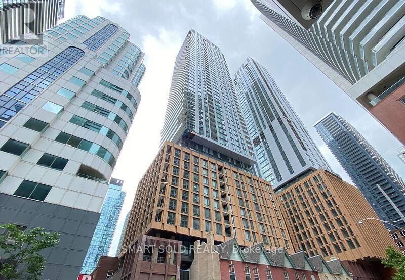 Property Photo:  8 Widmer Street 3403  ON M5V 0W6 