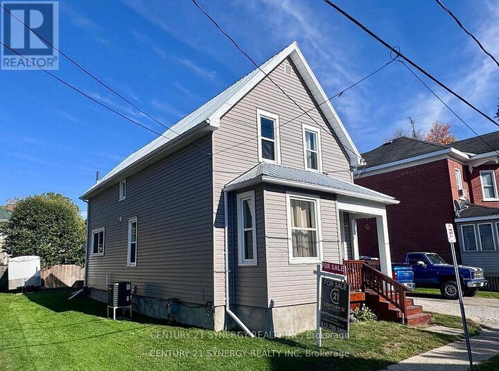 Property Photo:  25 Kensington Avenue  ON K7A 2K6 