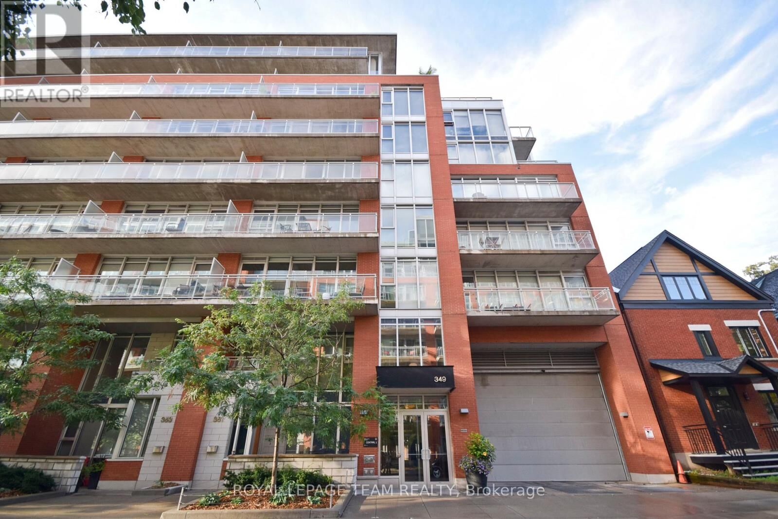 Property Photo: 349 McLeod Street 627 ON K2P 0S1