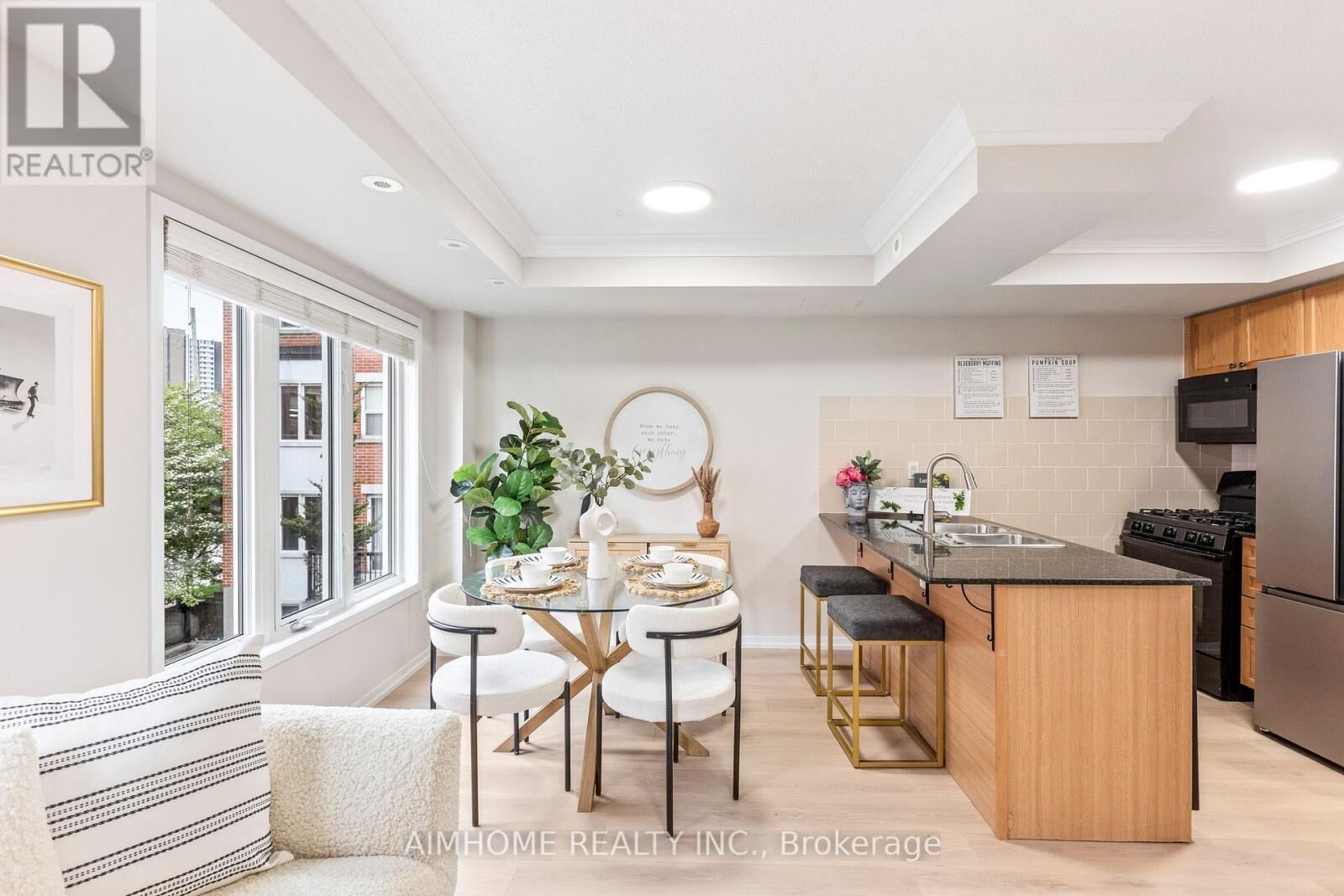 Property Photo:  29 Frances Loring Lane 6  ON M4M 3G2 