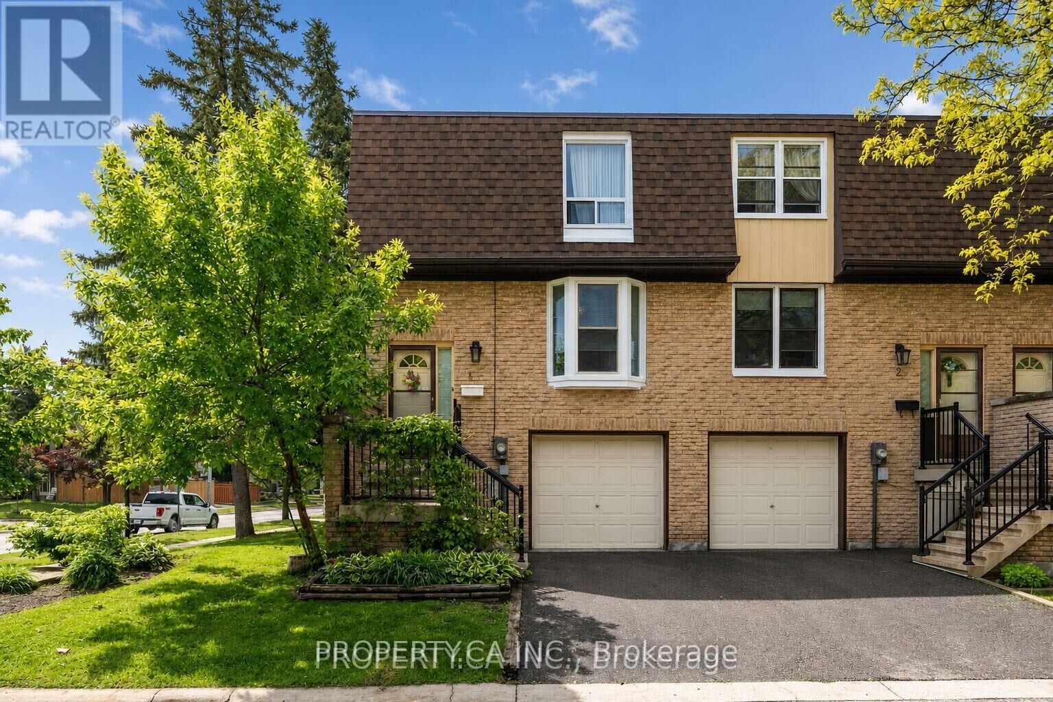 Property Photo: 209 Castle Rock Drive 1 ON L4C 5M2
