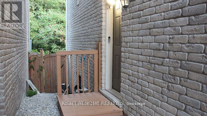 Property Photo: 10 Adeline Court ON L6Y 0W9