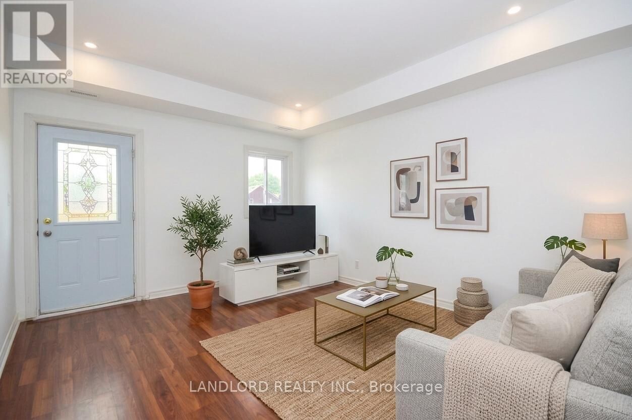 Property Photo:  25 Miller Street 2nd Fl  ON M6N 2Z6 
