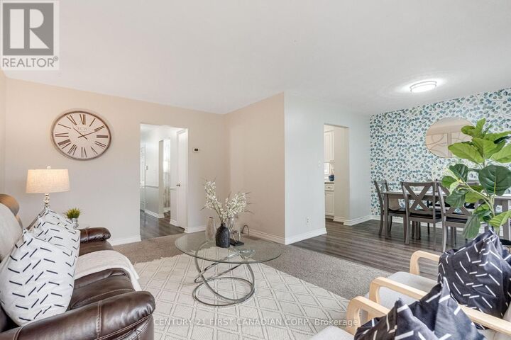 Property Photo: 15 Mohican Drive ON N4T 1H4