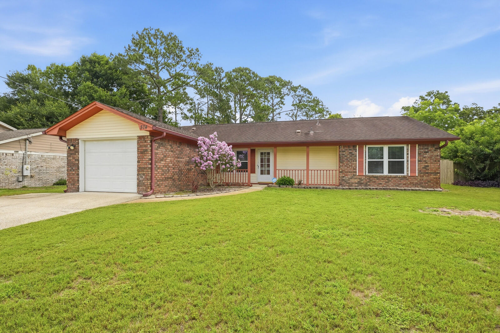Property Photo: 574 Peppertree Lane FL 32506