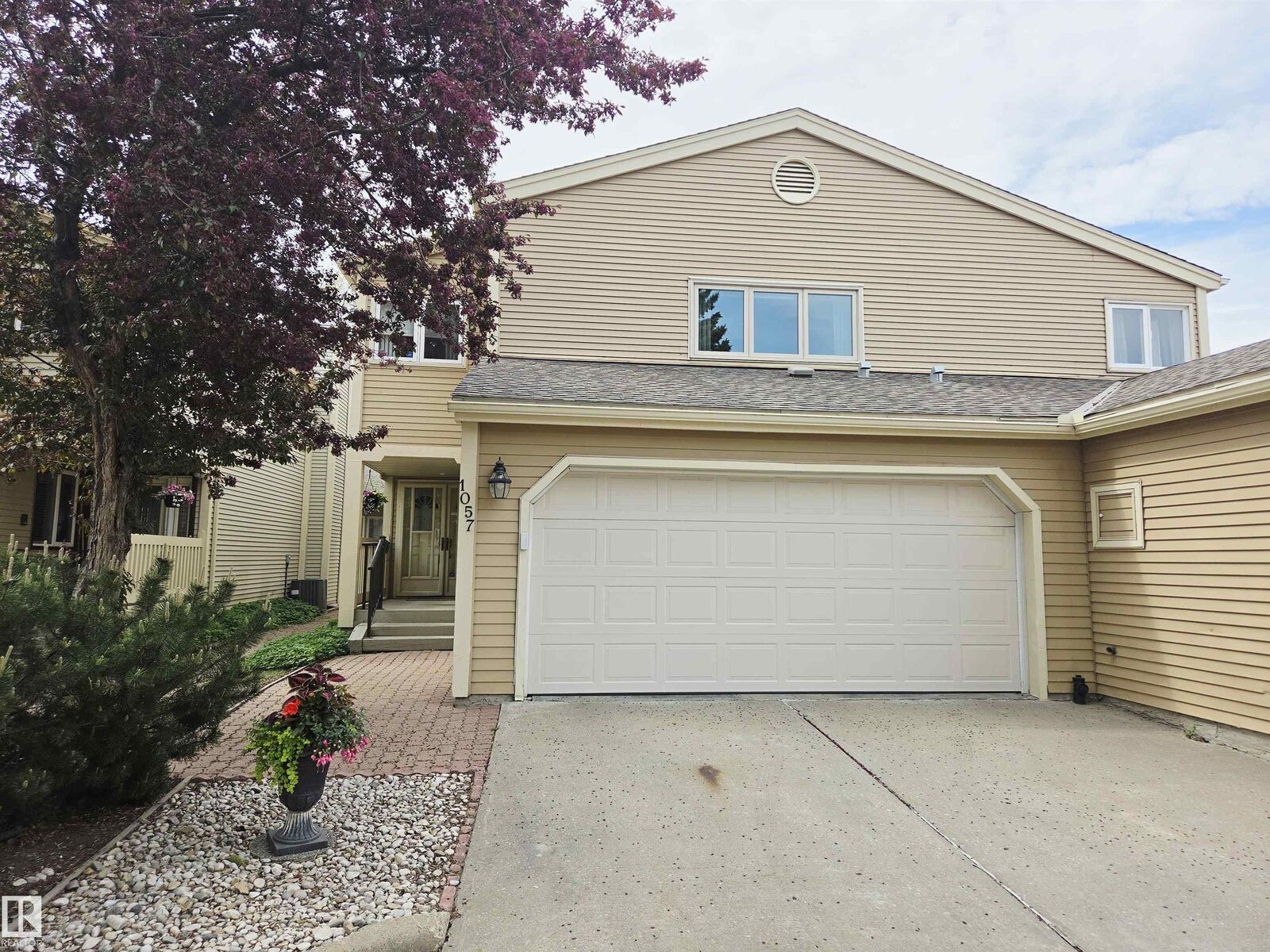 Property Photo:  1057 109 Street NW  AB T6J 5G2 