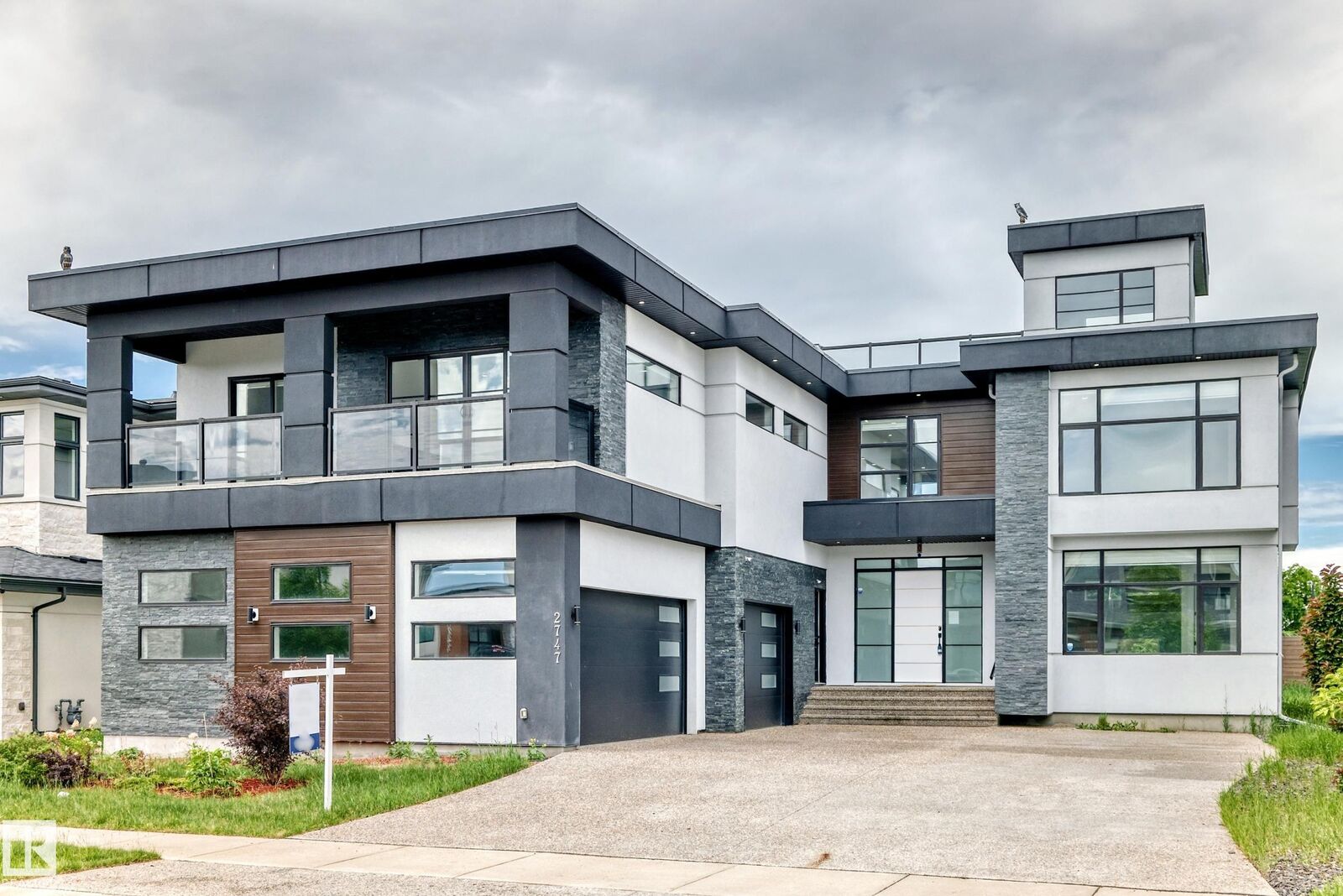 Property Photo:  2747 Wheaton Drive NW  AB T6W 2M5 