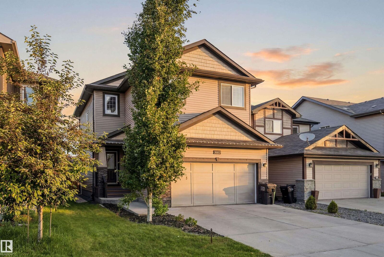 Property Photo:  16412 12 Avenue SW  AB T6W 3K4 
