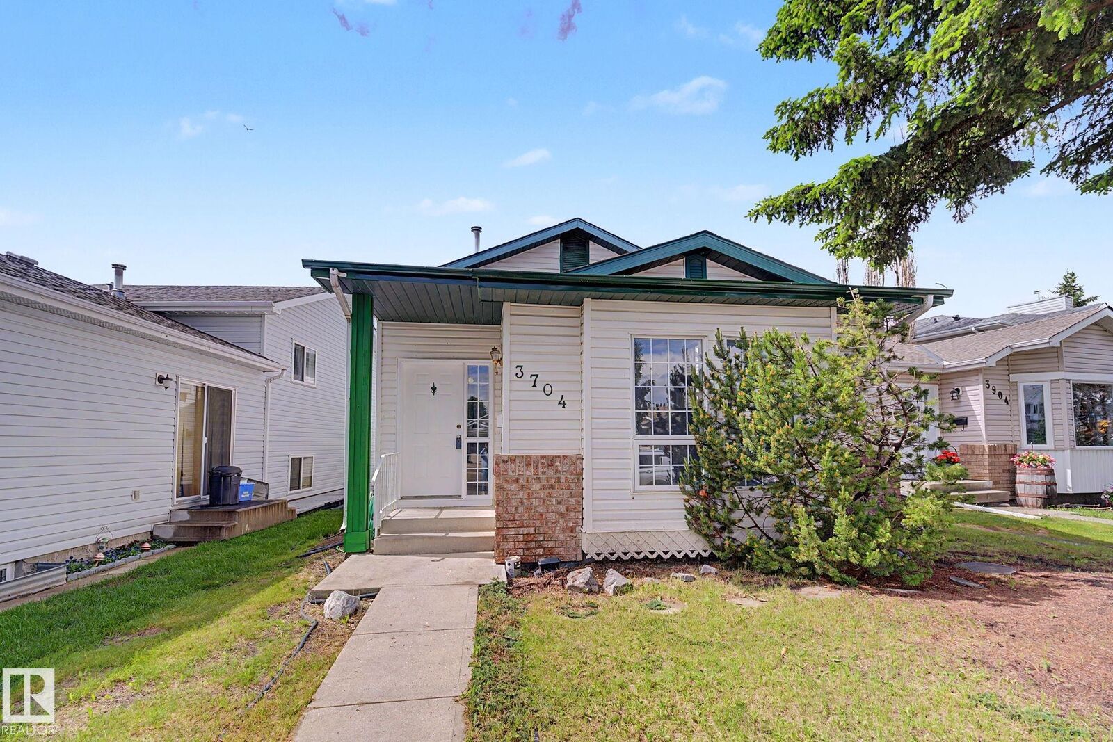Property Photo:  3704 39 Avenue NW  AB T6L 6S9 