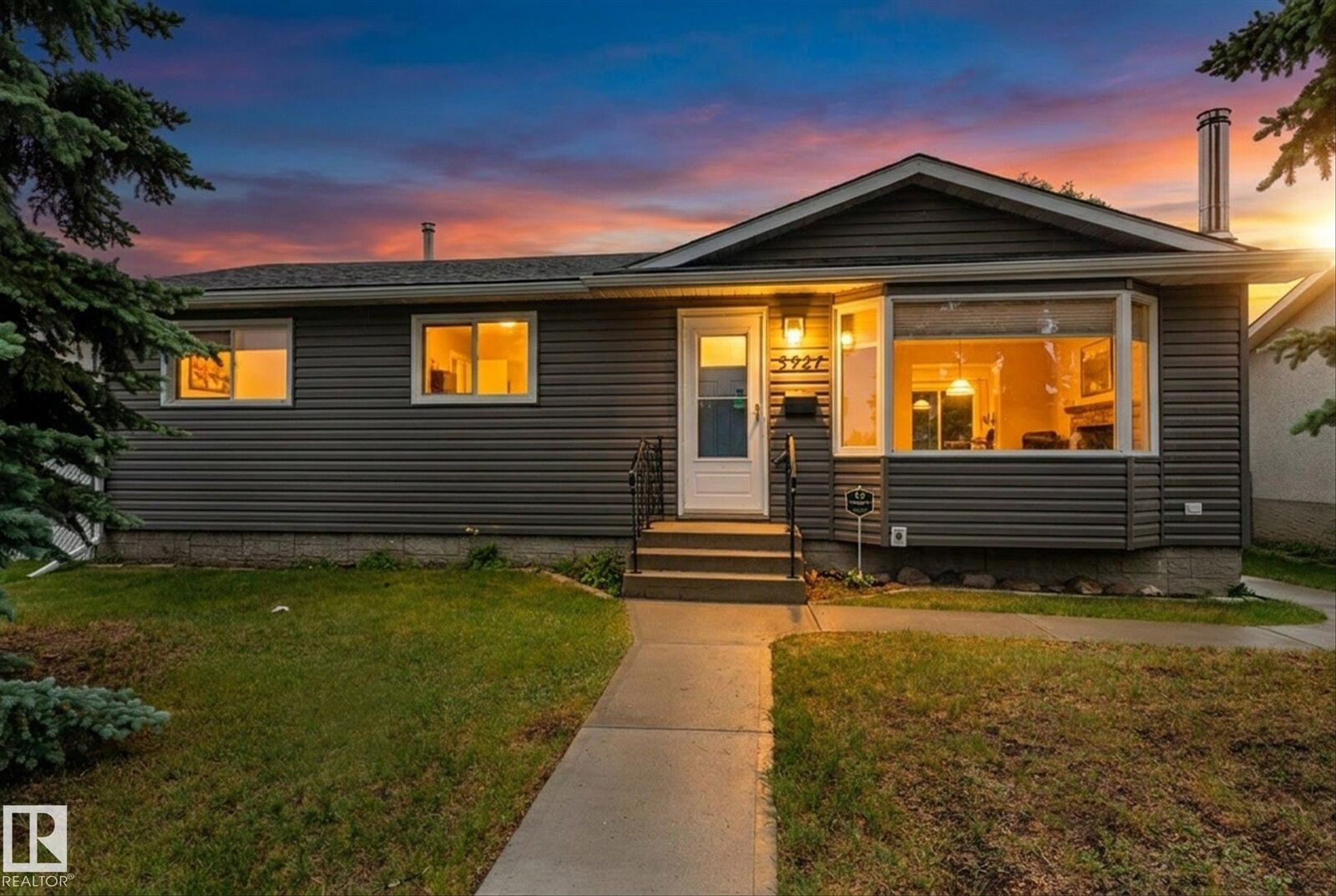 Property Photo:  5927 138 Avenue NW  AB T5A 1E4 