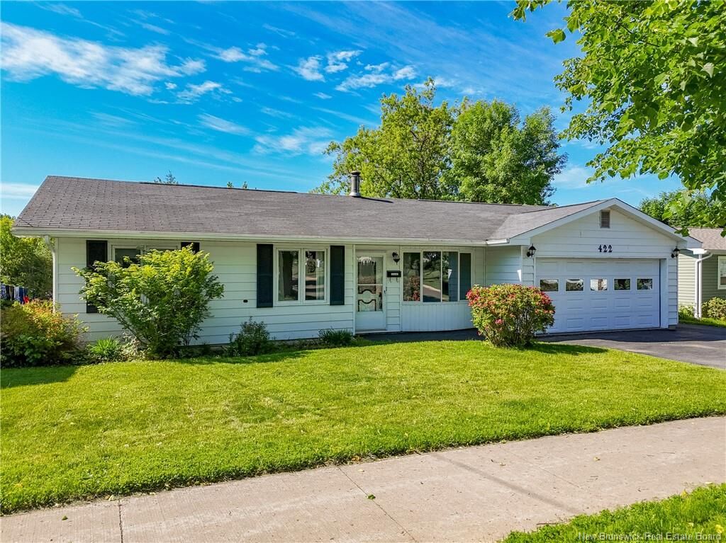 Photo de la propriété:  422 Sewell Street  NB E3A 5E2 
