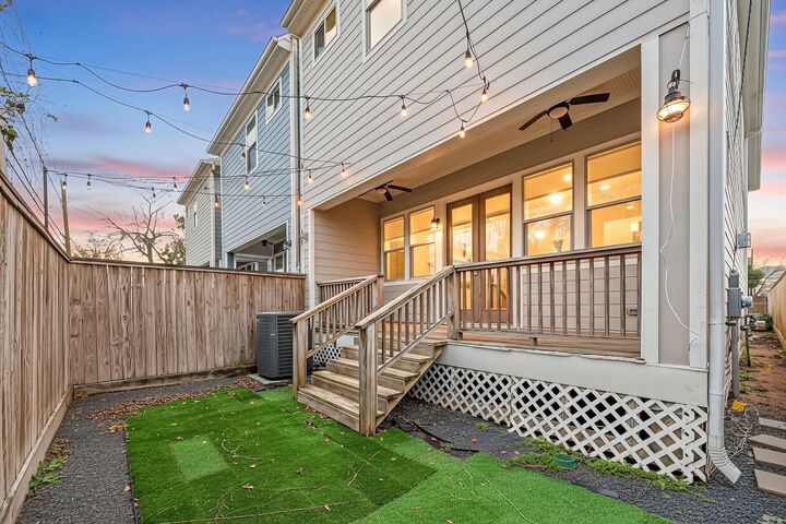 Property Photo: 519 E 28th Street TX 77008