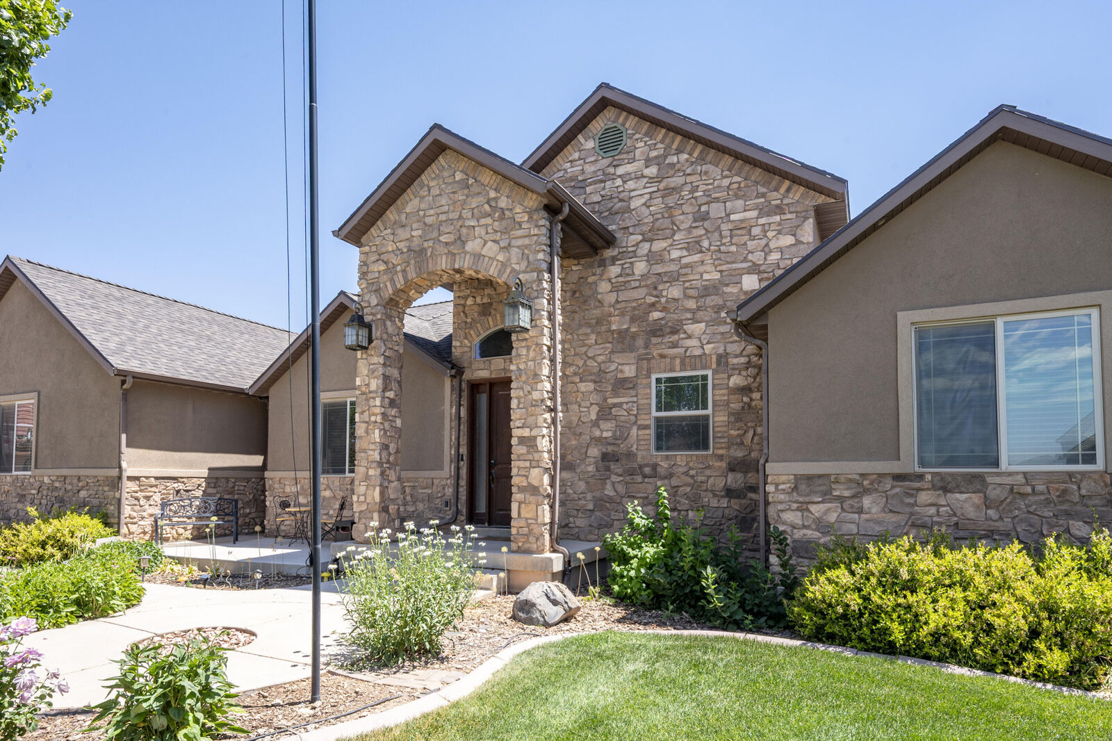 Property Photo: 680 E 5020 N UT 84721