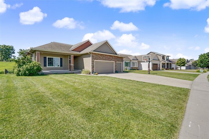 Property Photo:  1488 Marina Cove Drive  IA 50226 