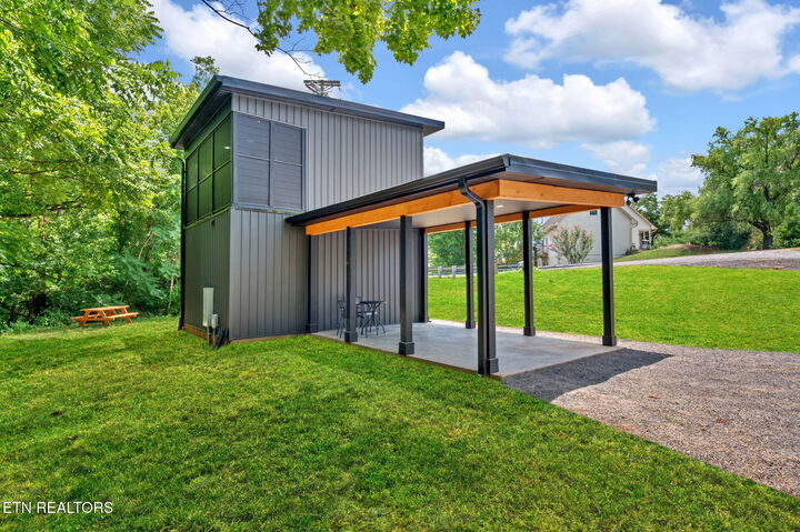 Property Photo: 912 E Main St TN 37760