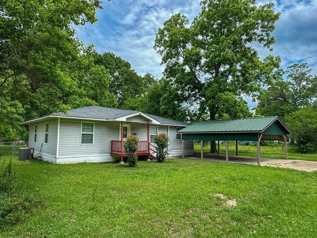 Property Photo:  203 E Douglas Street  TX 75657 