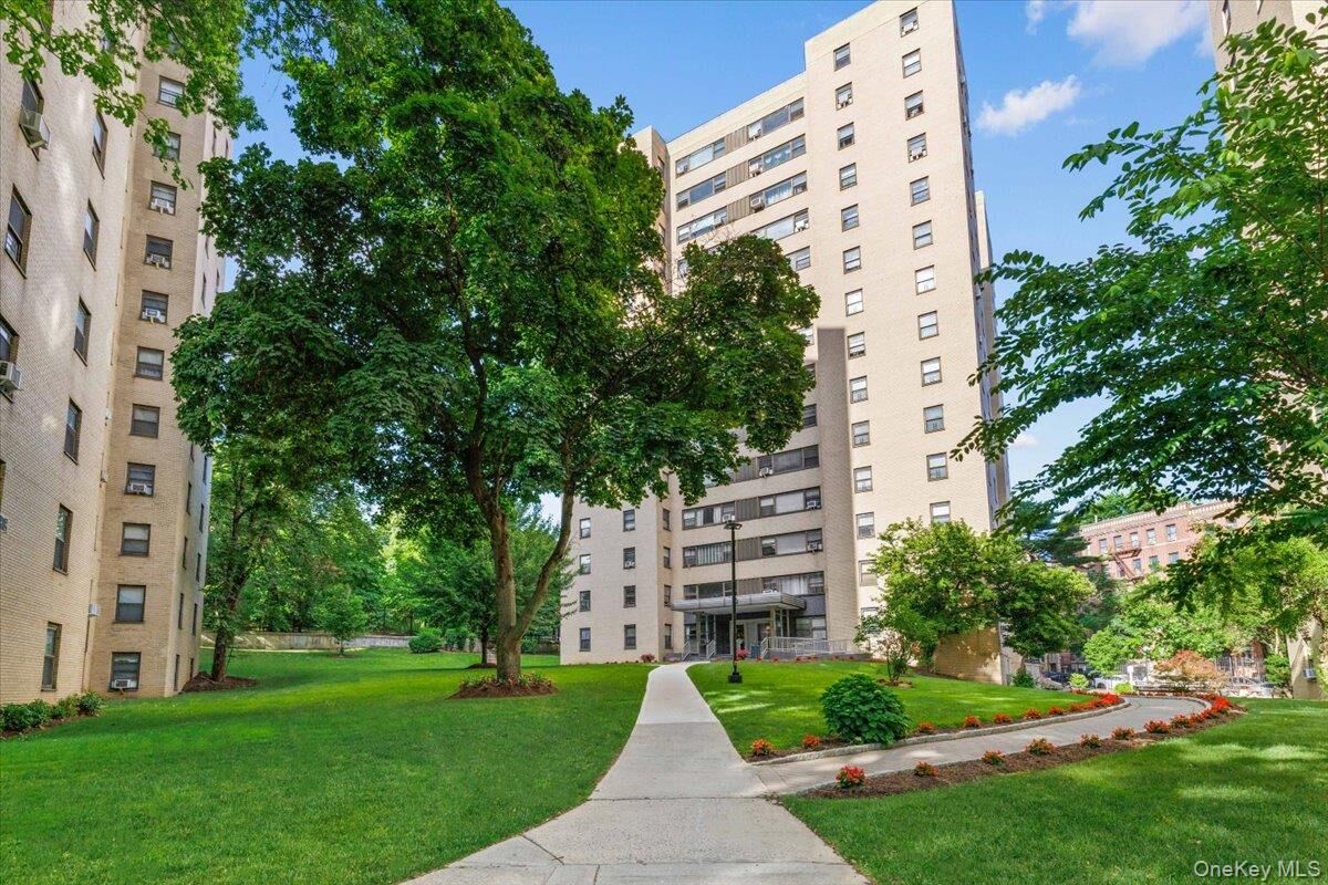 Property Photo: 6 Fordham Hill Oval 12H NY 10468