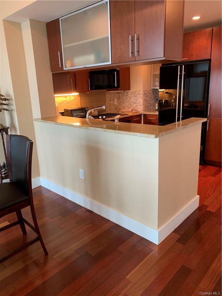 Property Photo: 175 Huguenot Street 2205 NY 10801