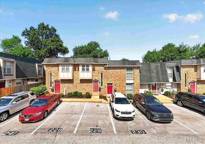 Property Photo:  1107 Rue La Chelle Walk 1107  MO 63141 