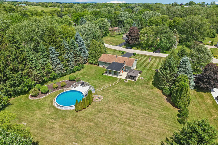 Property Photo: S86w31341 Meyer Dr WI 53149