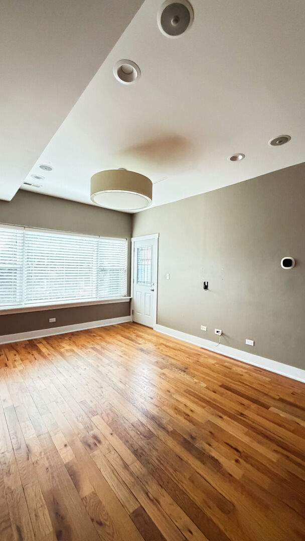 Property Photo: 4655 N Spaulding Avenue 2 IL 60625