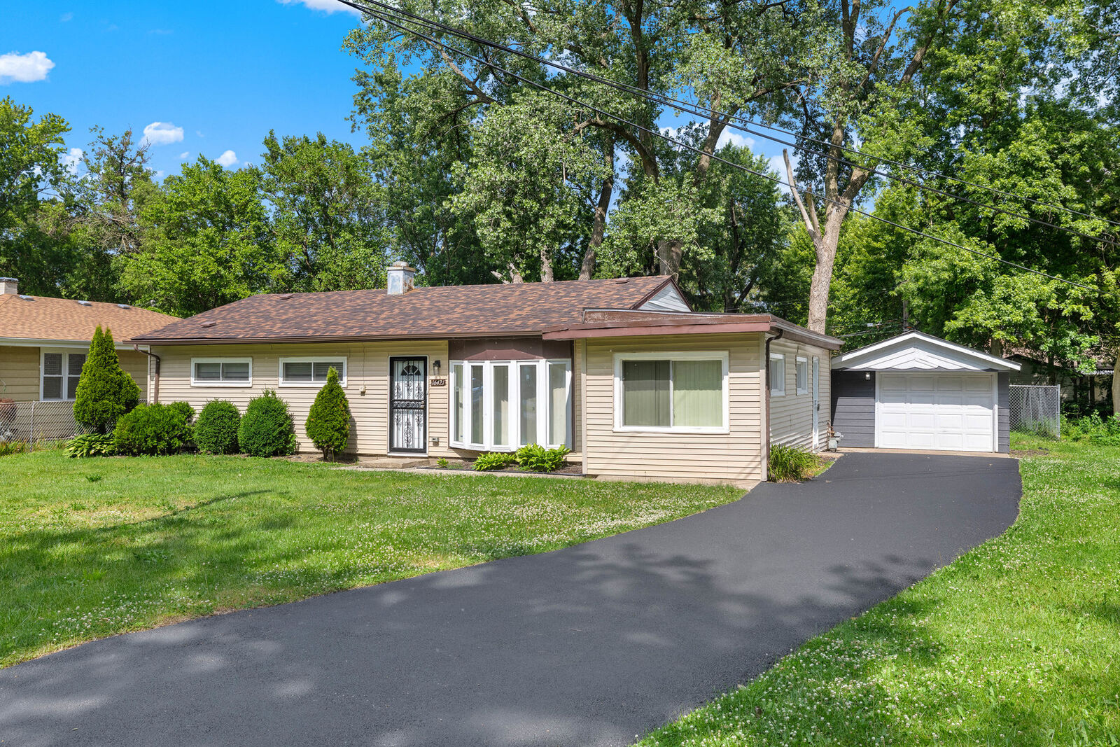 Property Photo:  16421 Saint Louis Avenue  IL 60428 