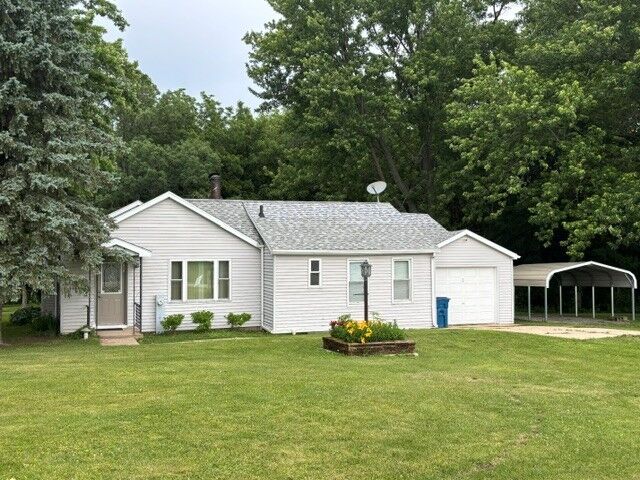 Property Photo: 15648 Norrish Road IL 61270
