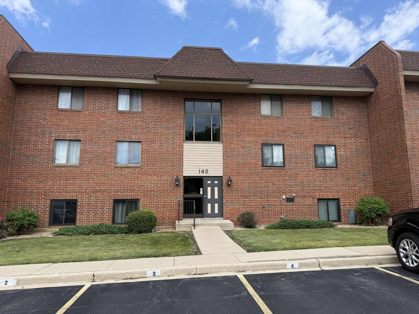 Property Photo:  140 E Fountainview Lane 2B  IL 60148 