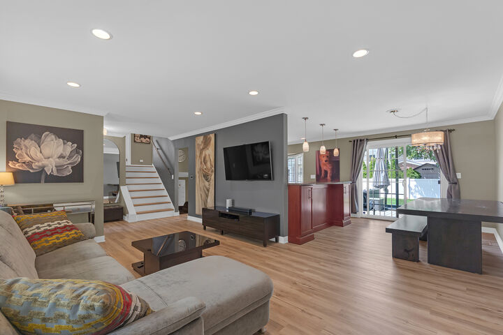 Property Photo:  210 W Pickwick Road  IL 60005 